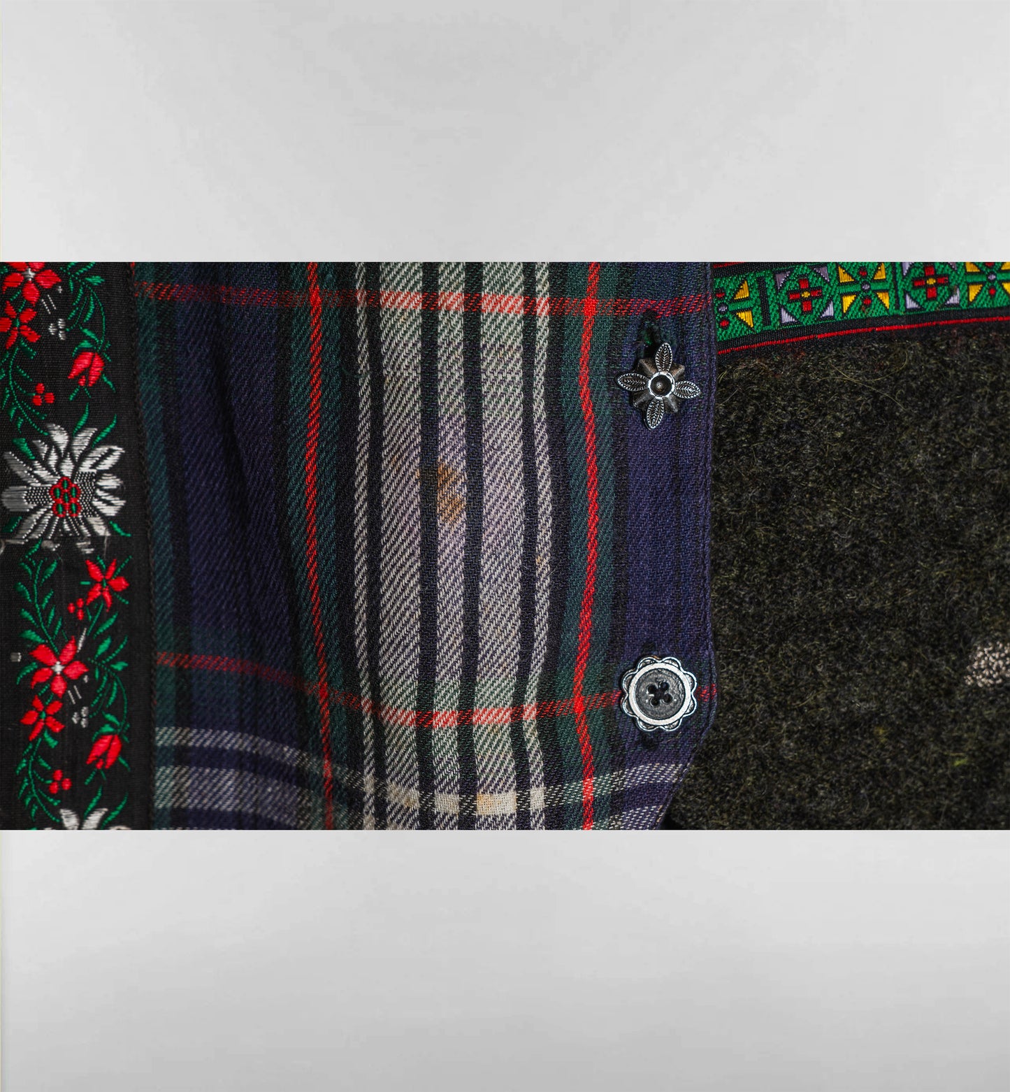 プーさんのライトなニットベスト