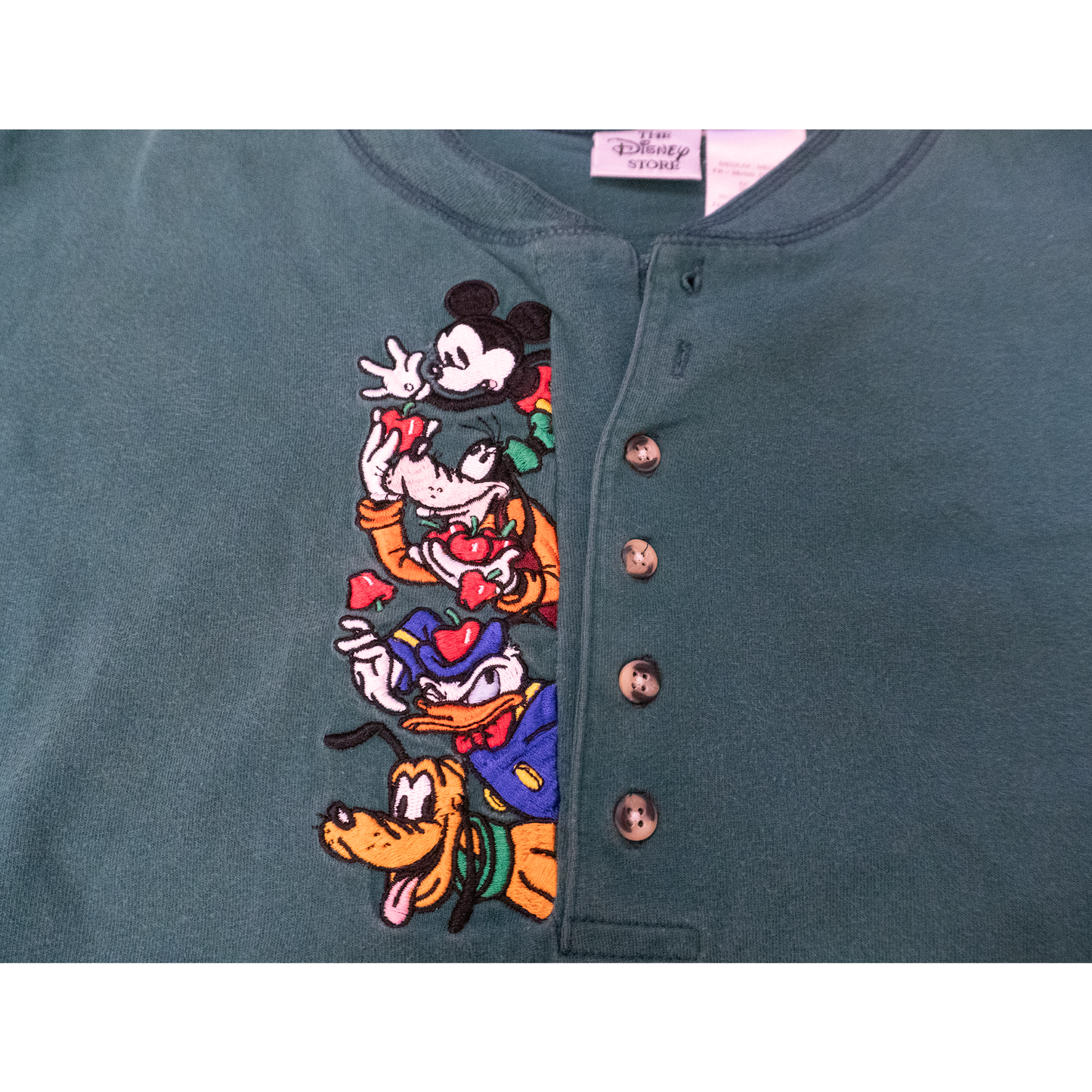 ミッキーフレンズのりんごをポロリな刺繍ボタンロンT 【90's】