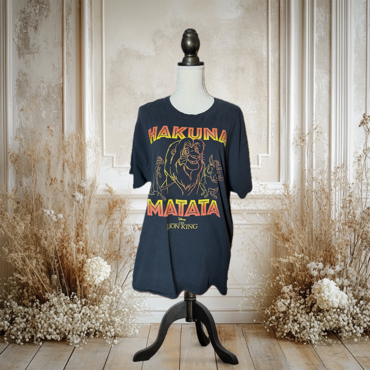 【10/31までハロウィンセール】『ライオン・キング』HAKUNA MATATA Tシャツ
