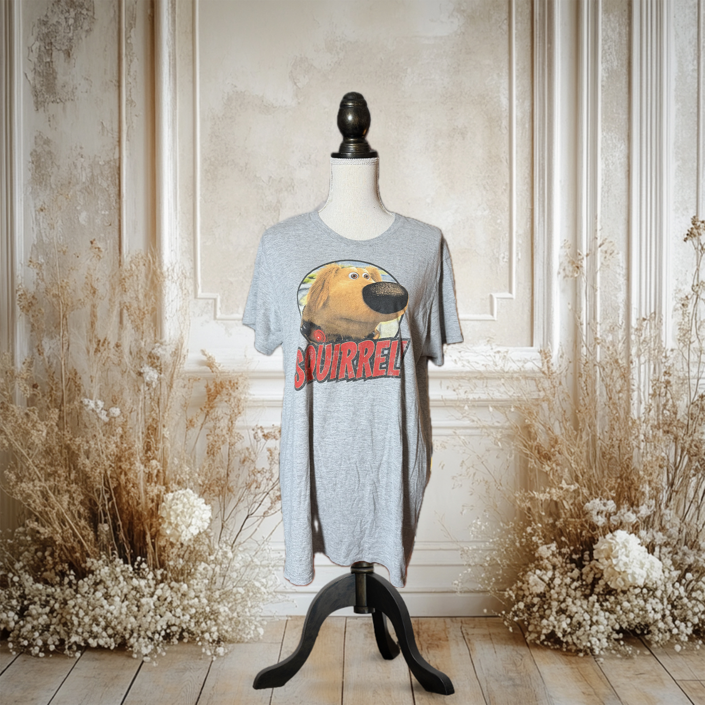 『カールじいさんの空飛ぶ家』ダグ “SQUIRREL!” Tシャツ
