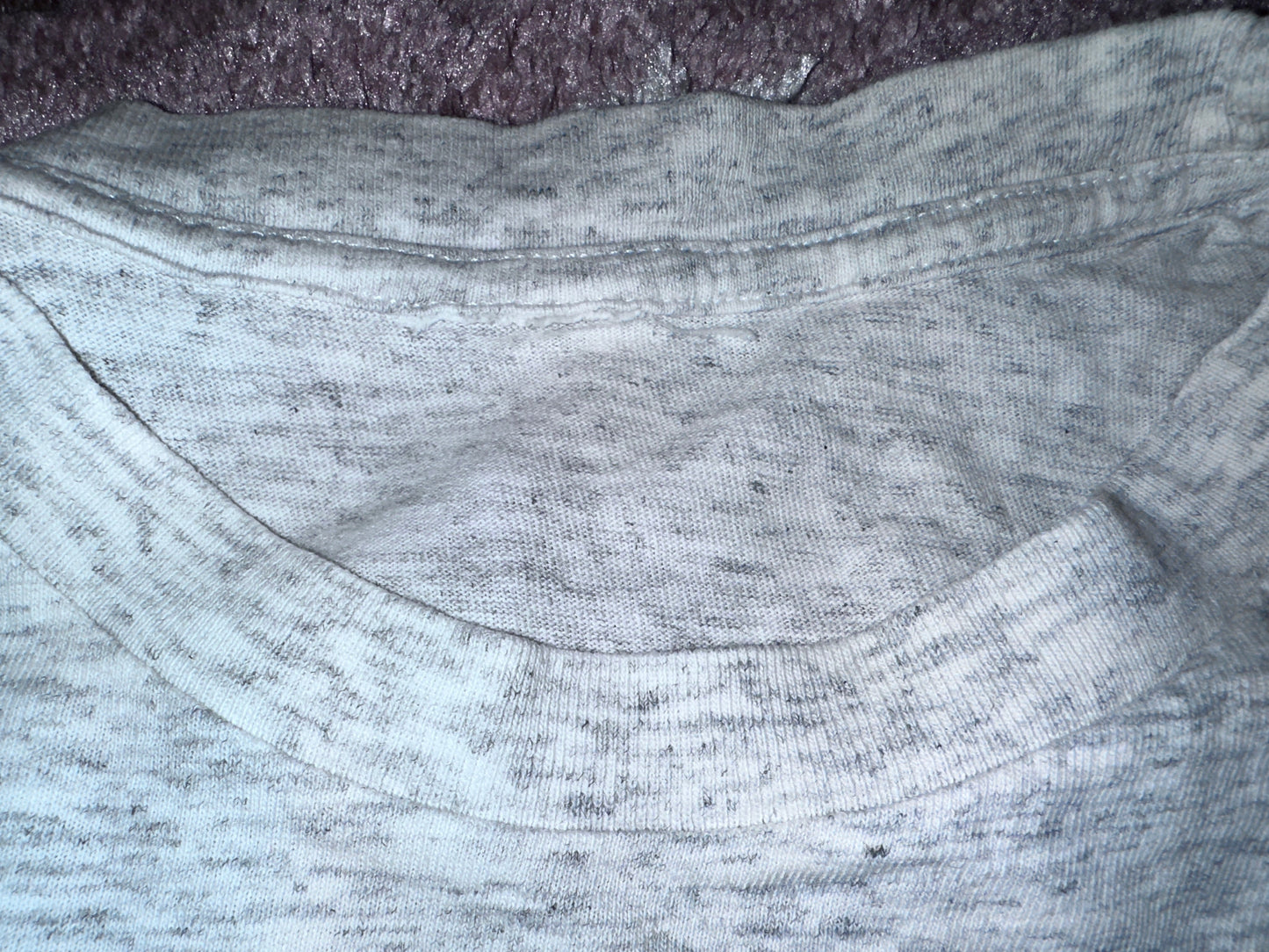 プーさんのこっそりギフトTシャツ