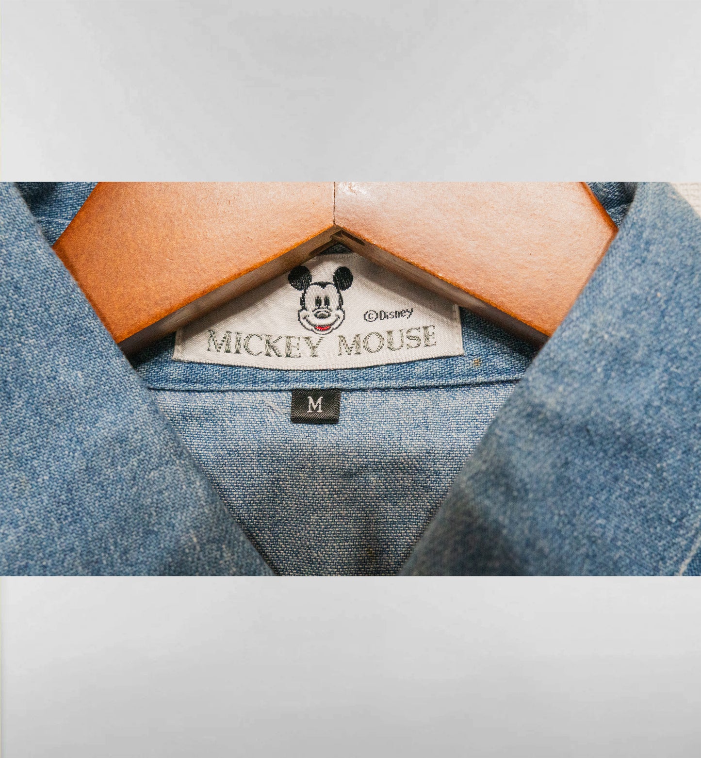 ミッキーフレンズのハーフスリーブデニムシャツ
