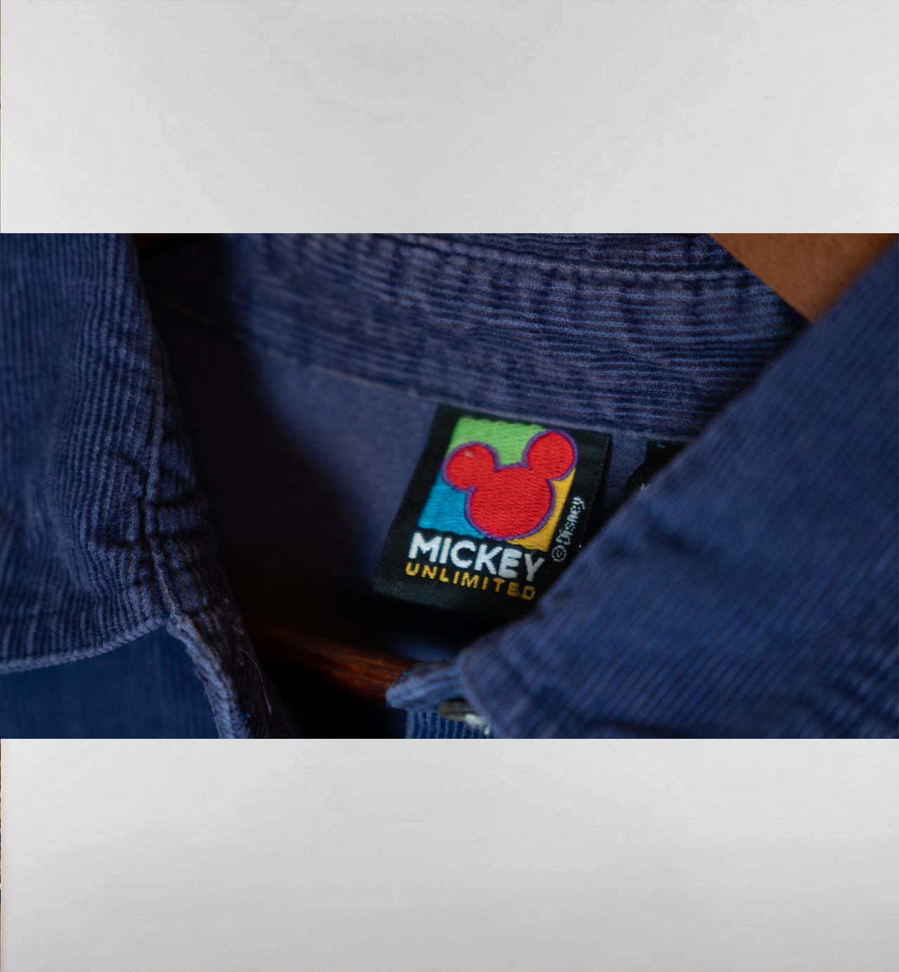 ミッキーミニーのコーデュロイシャツ