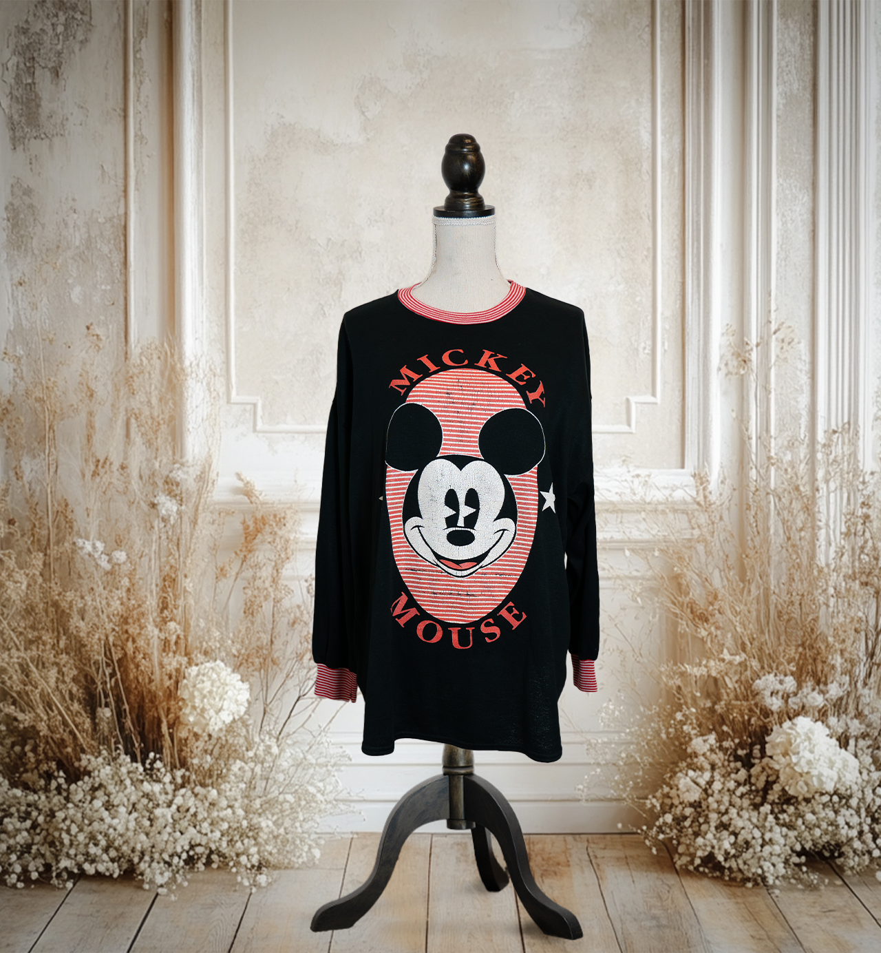 ミッキーのユニーク襟スウェット