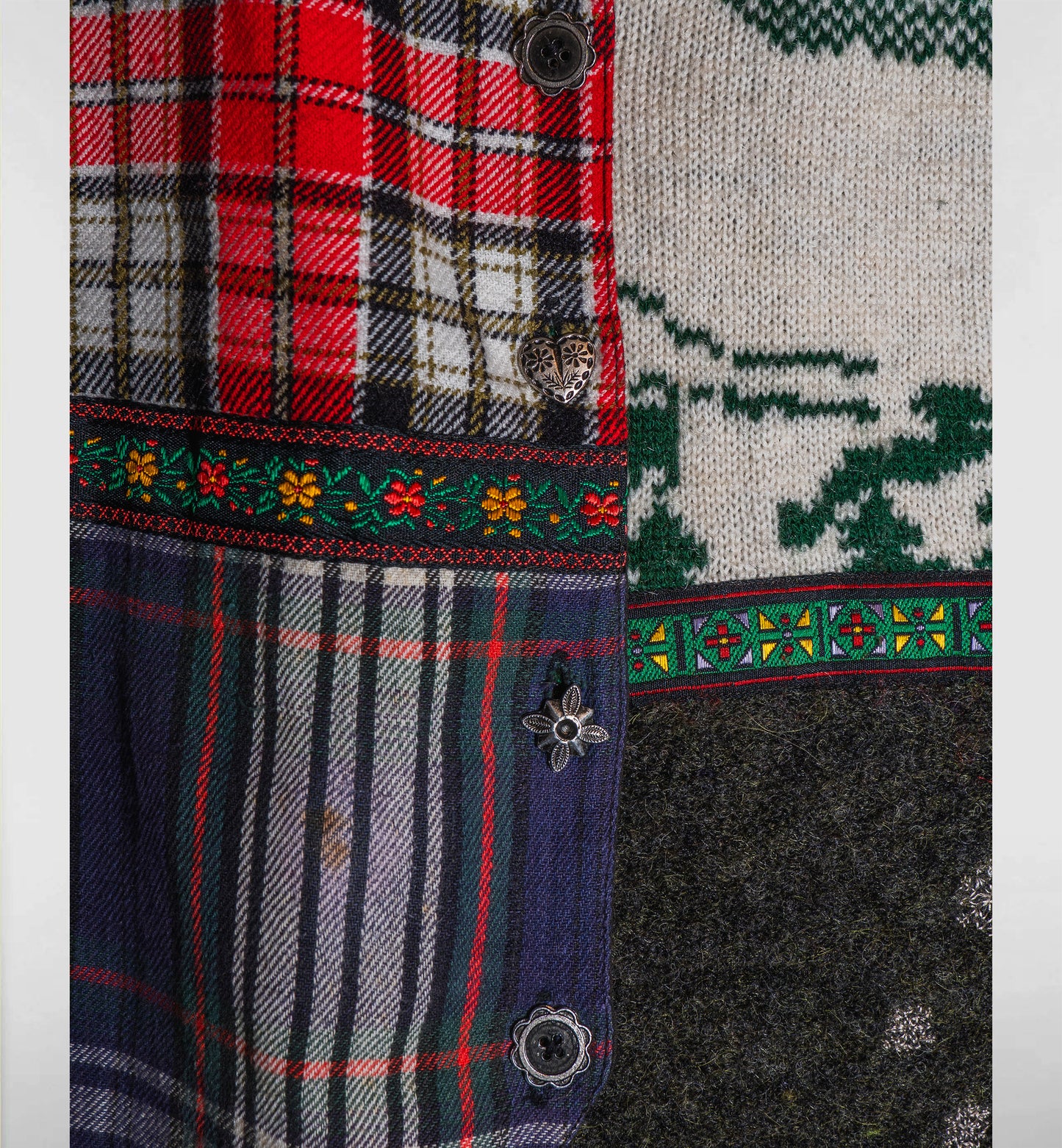 プーさんのライトなニットベスト