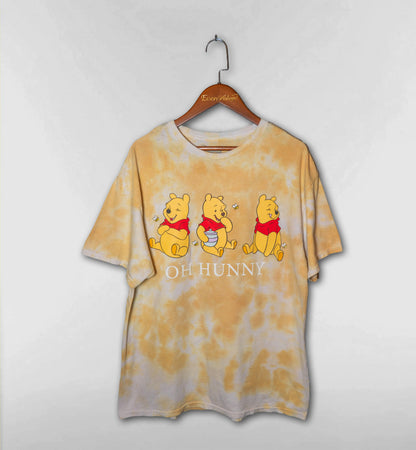 くまのプーさん “OH HUNNY” Tシャツ