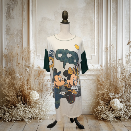 ミッキーとミニーのベンチでひととき！Tシャツワンピース【MickeyUnlimited】
