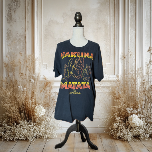 【10/31までハロウィンセール】『ライオン・キング』HAKUNA MATATA Tシャツ