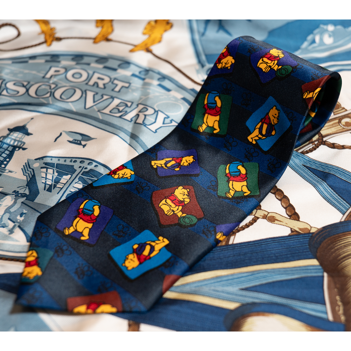 プーさんの総柄ネクタイ