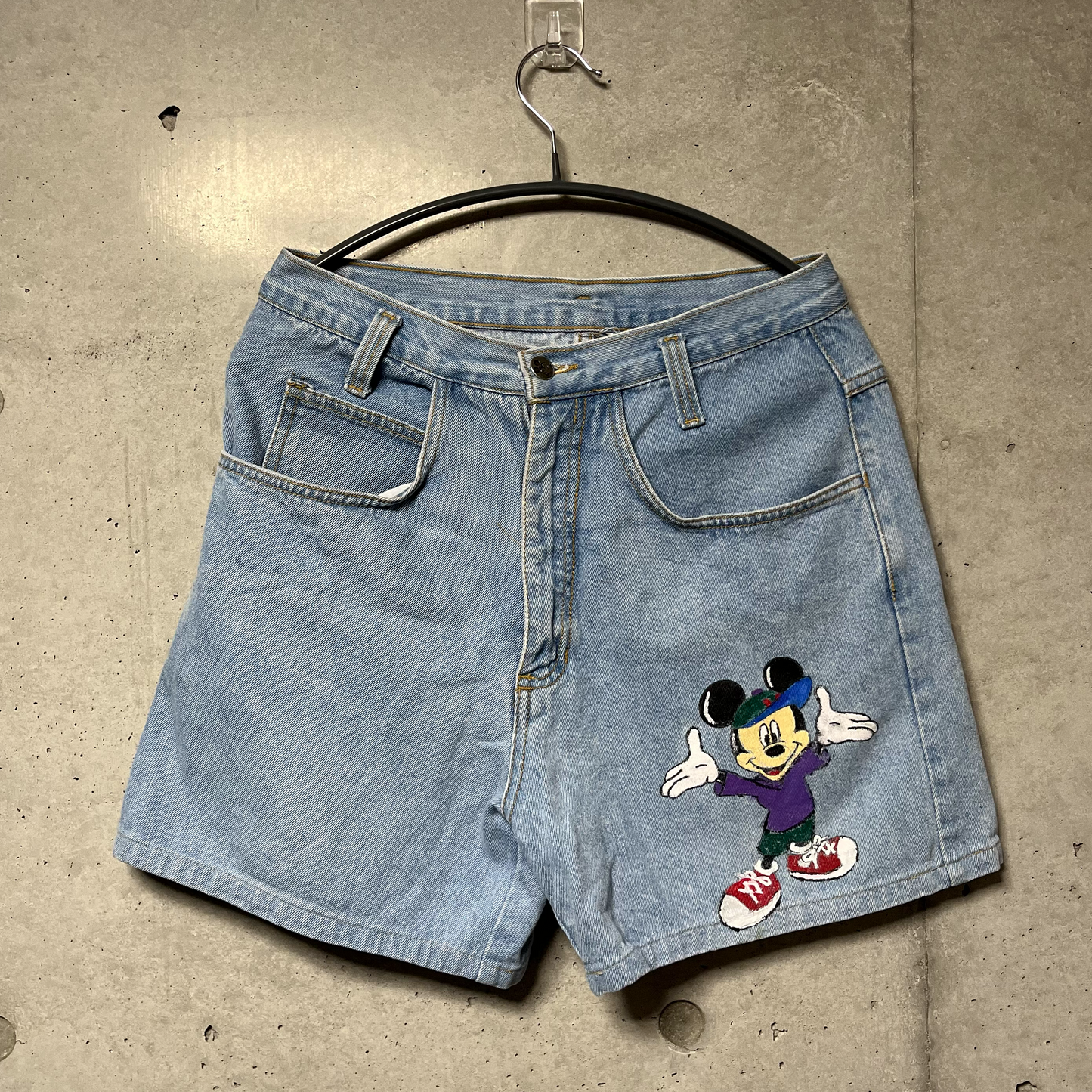 ペイント柄ミッキーのデニムショーツ【90's】