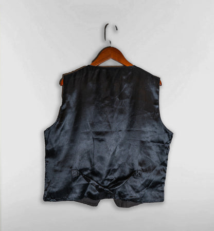 プーさんのライトなニットベスト