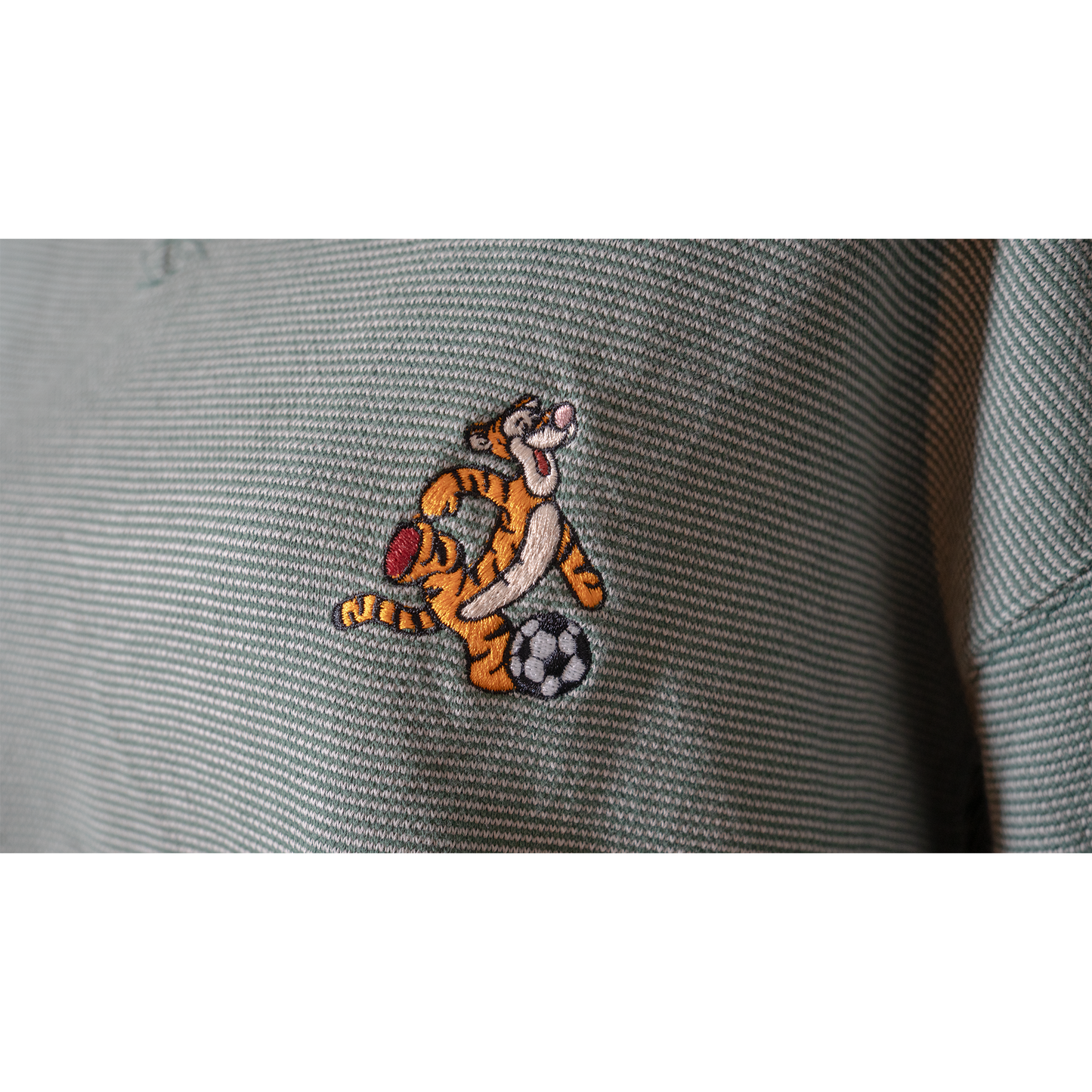 ティガーのサッカーボールシャツ【90's】