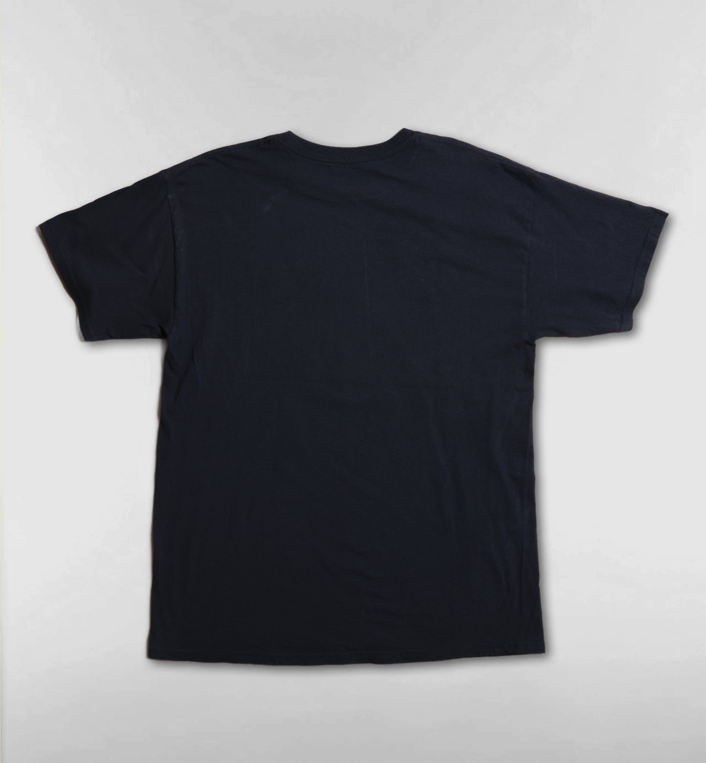 グーフィー CAREFREE AND CLUELESS Tシャツ【ネイビー】