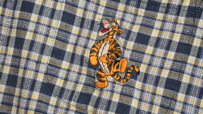 ティガー刺繍チェック柄半袖シャツ 胸ポケット刺繍アップ