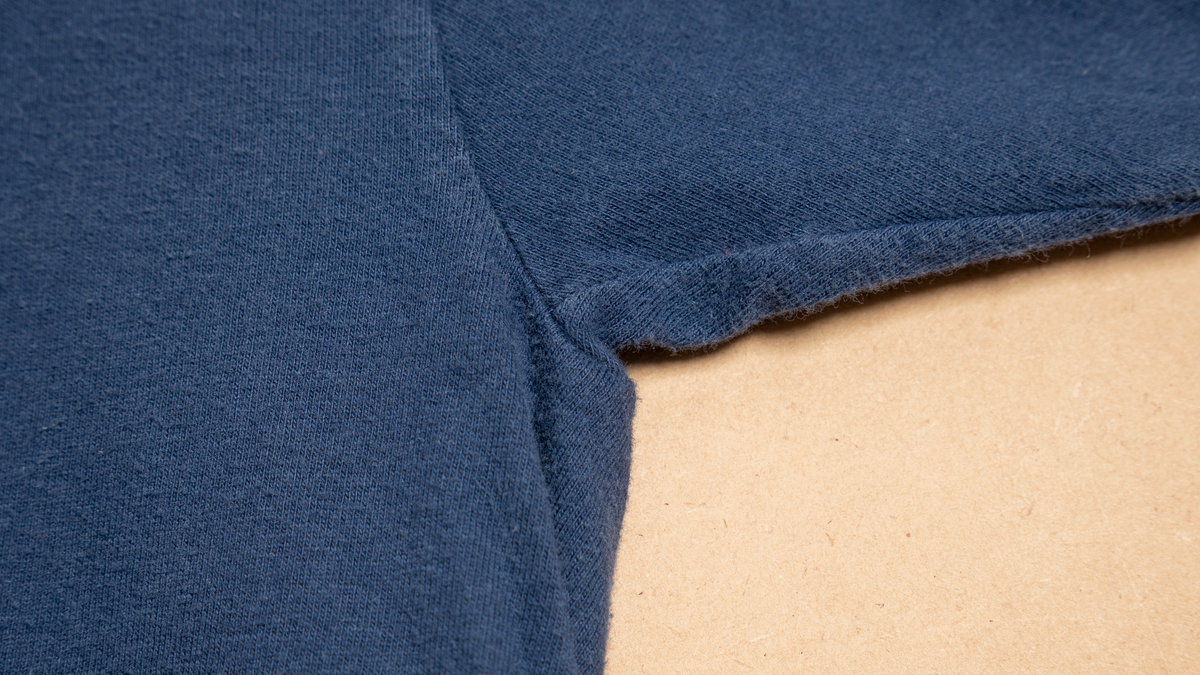 グーフィーの刺繍ヘンリーネックロンT【ネイビー】
