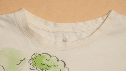 プーさんのPOOH BEAR'S HOWSE水彩Tシャツ【アイボリー】