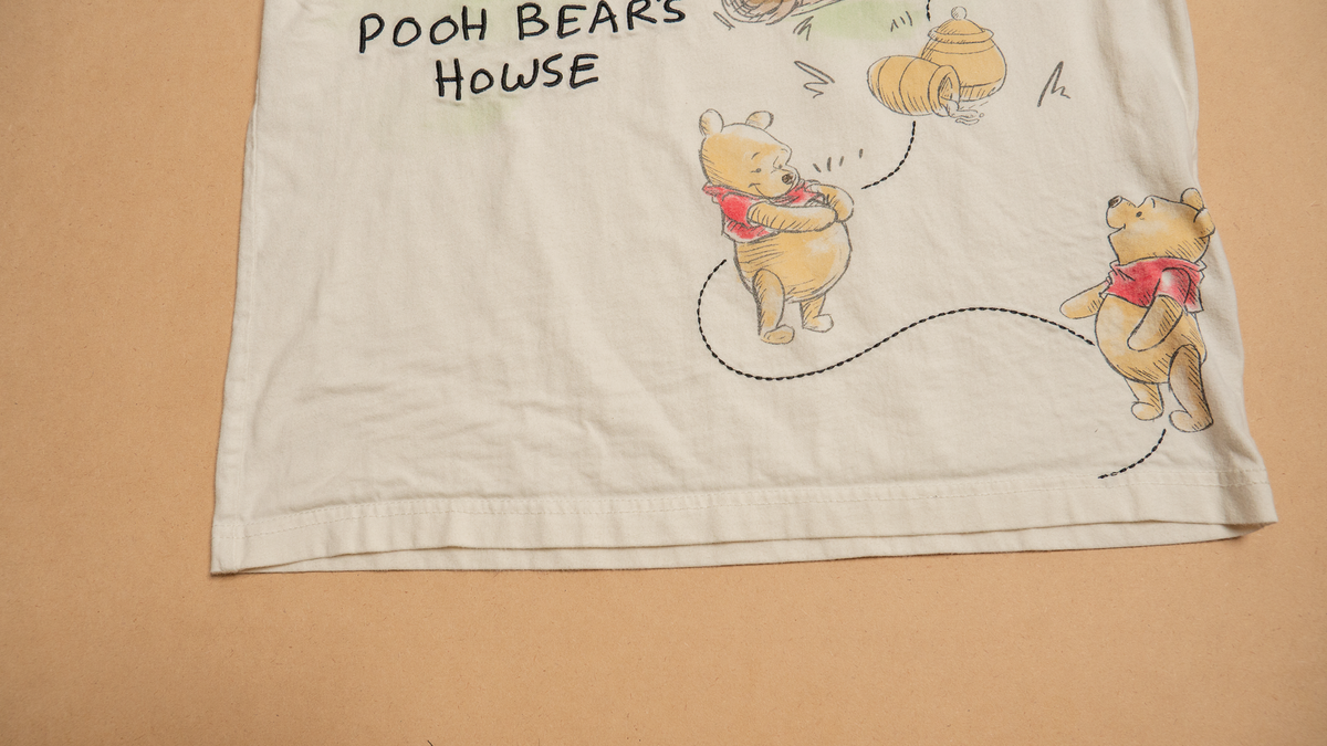 プーさんのPOOH BEAR'S HOWSE水彩Tシャツ【アイボリー】