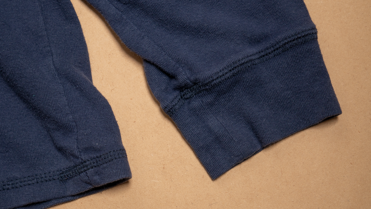 グーフィーの刺繍ヘンリーネックロンT【ネイビー】