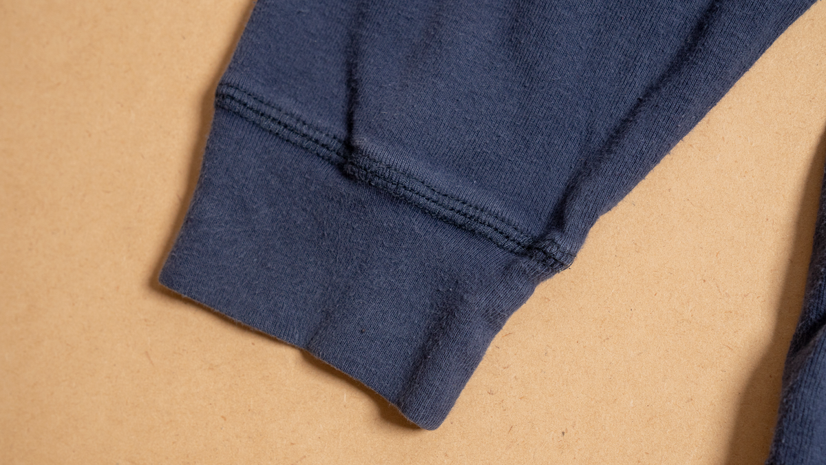 グーフィーの刺繍ヘンリーネックロンT【ネイビー】