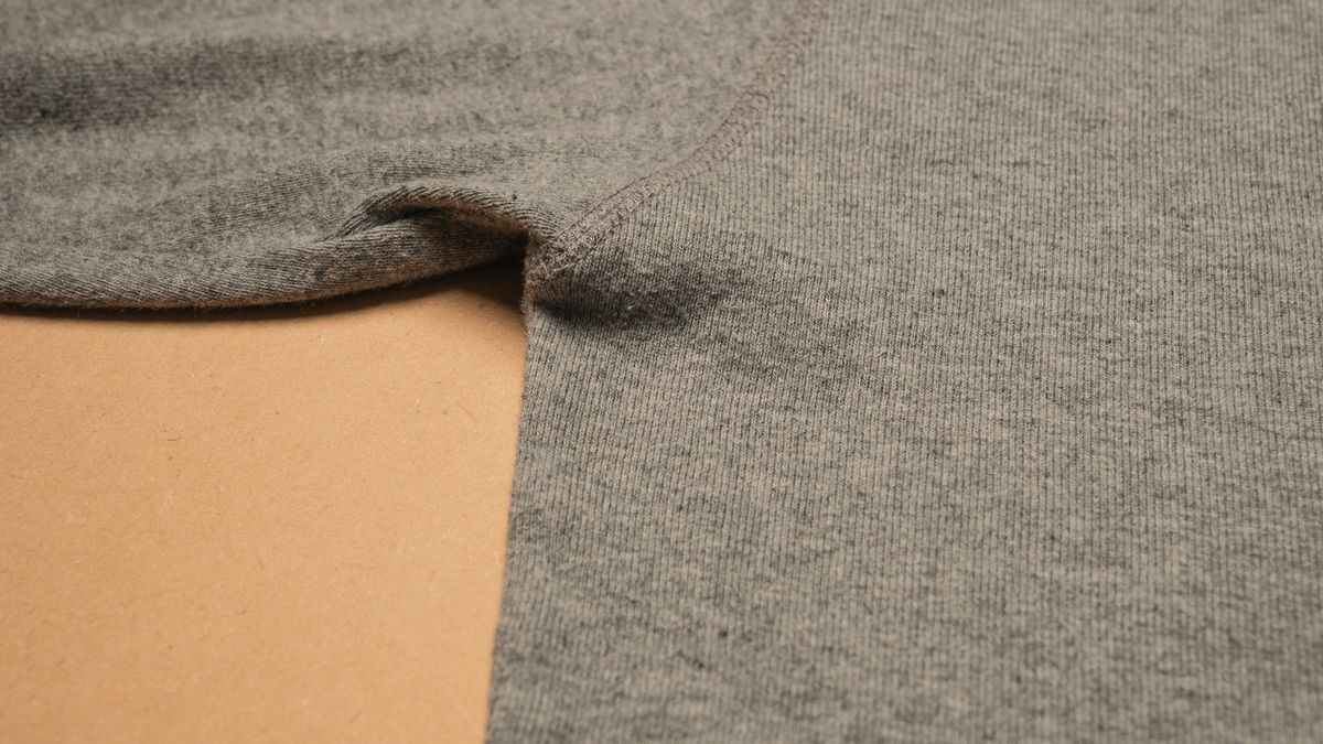 ドナルドの刺繍ヘンリーネックロンT【グレー】