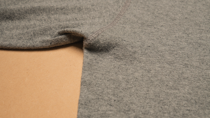 ドナルドの刺繍ヘンリーネックロンT【グレー】