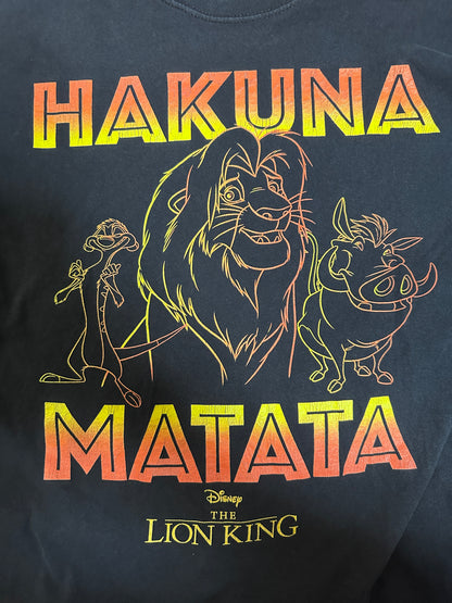 ”HAKUNA MATATA”なライオンキングTシャツ