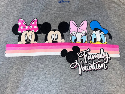 Disneyダブルカップル顔覗きTシャツ
