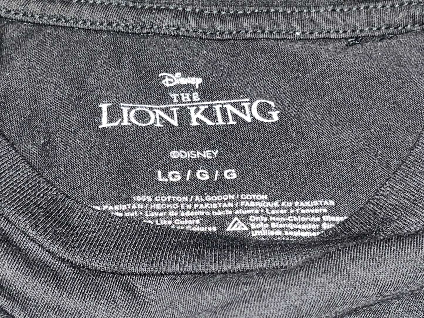 おバカに囲まれてやれやれなスカーTシャツ