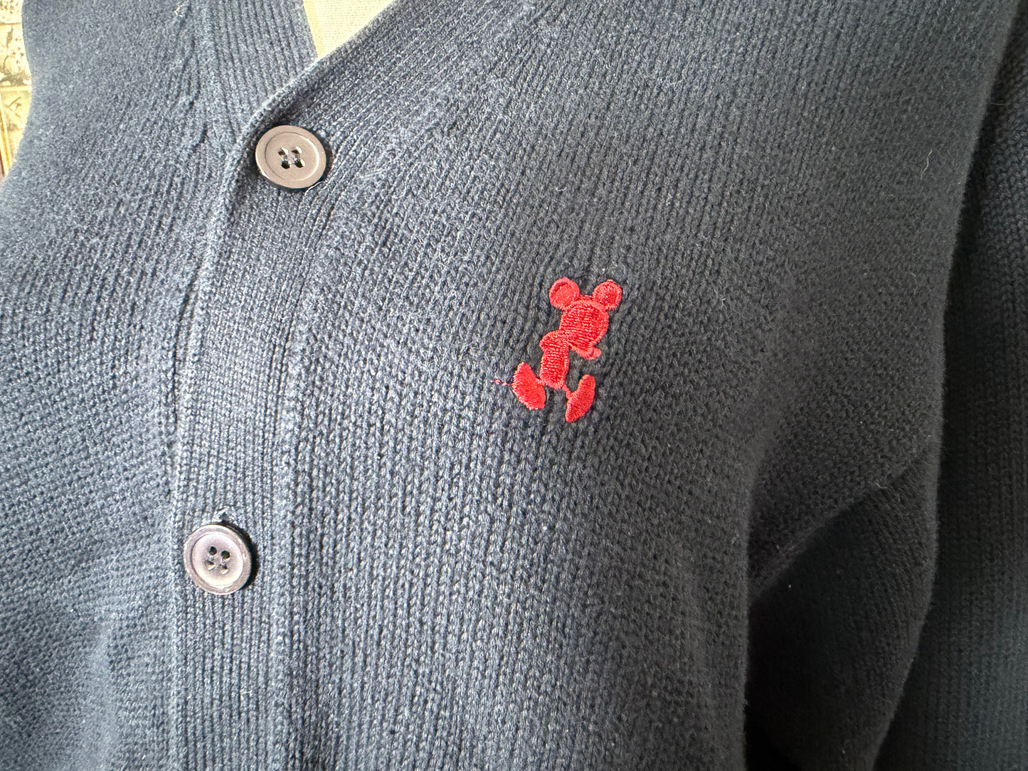 【〜10/31期間限定セール】ミッキーマウスワンポイント刺繍カーディガン