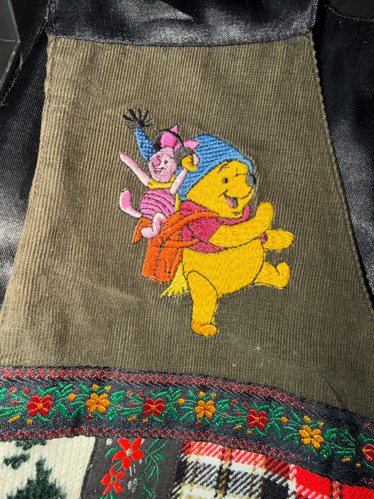 プーさんのライトなニットベスト