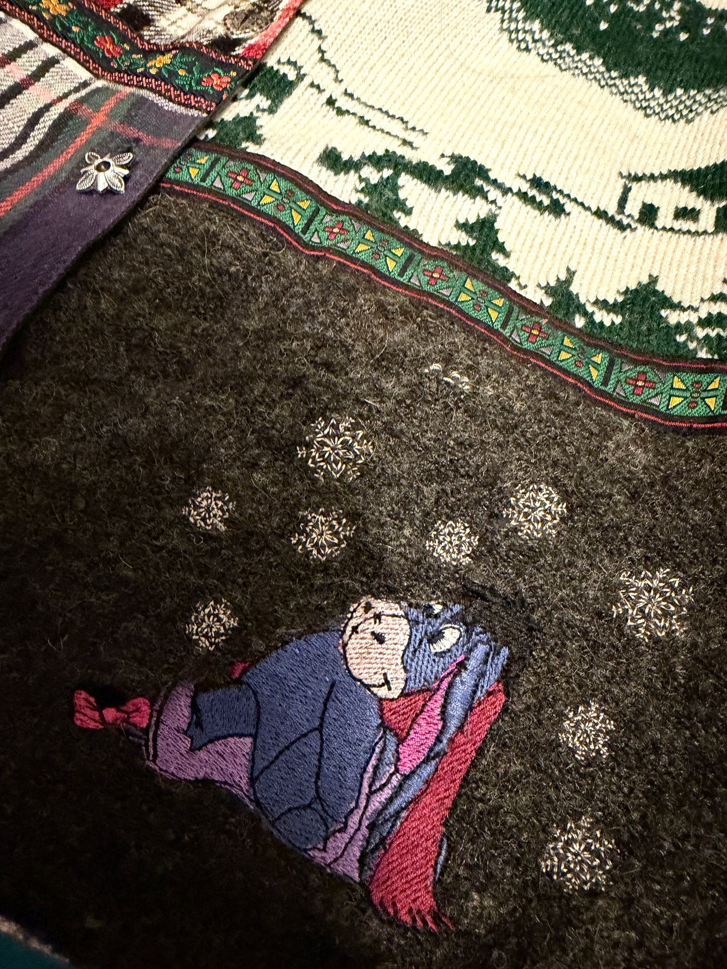 プーさんのライトなニットベスト