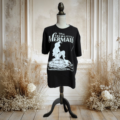 アリエルのモノクロTシャツ