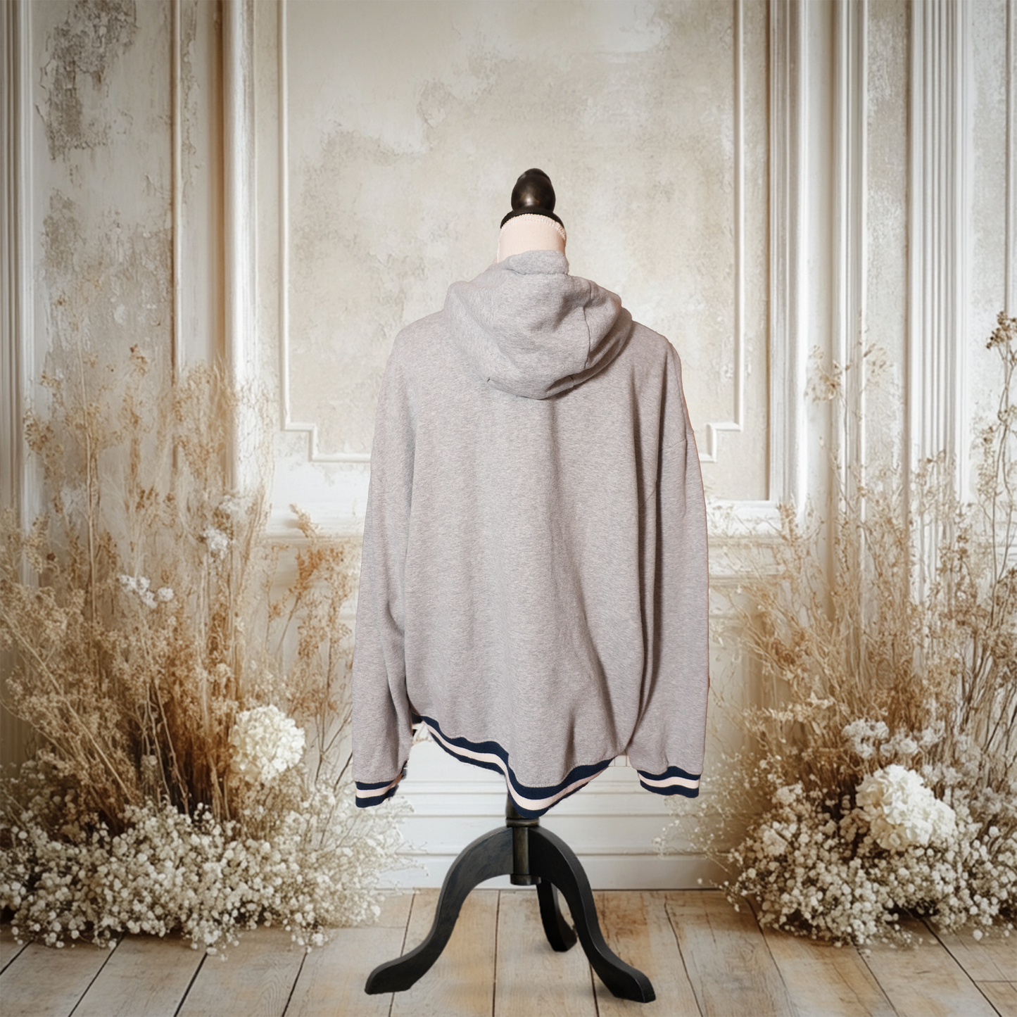 WDWスタンディングミッキー刺繍パーカー【リユース】