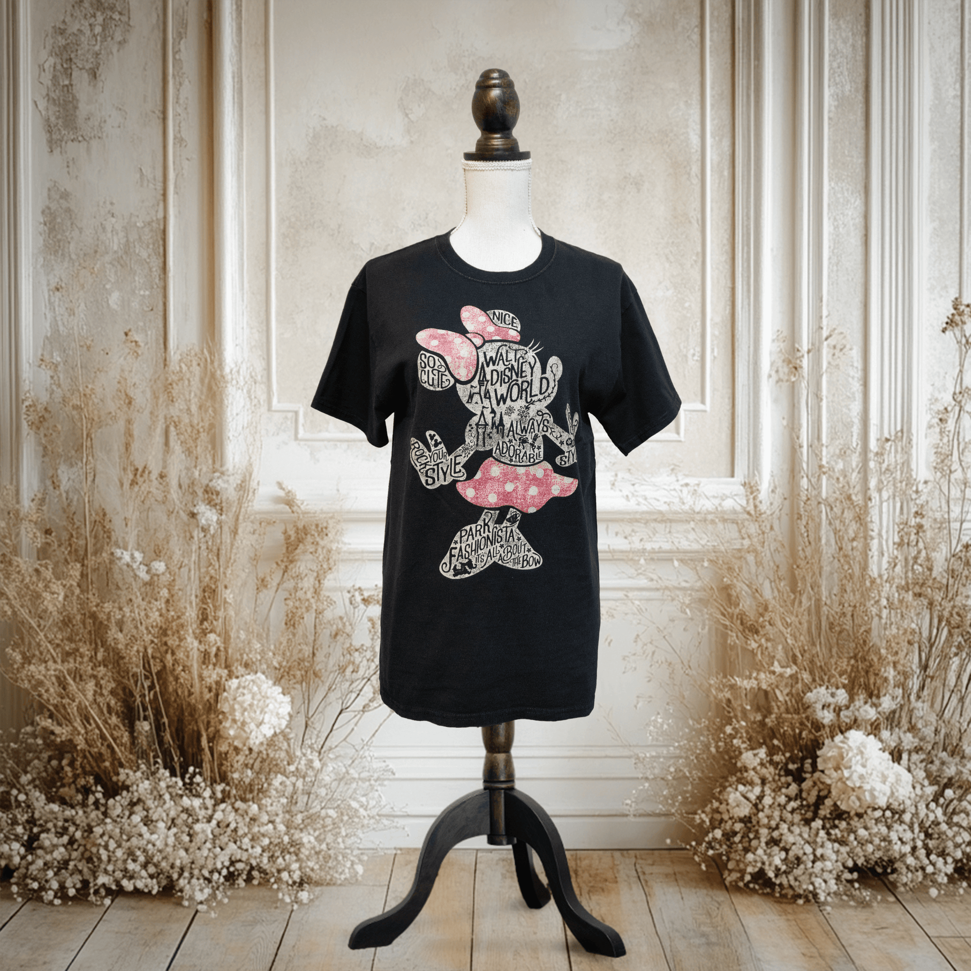 ファッショニスタなミニーTシャツのフロントデザインとスタイルを示す画像
