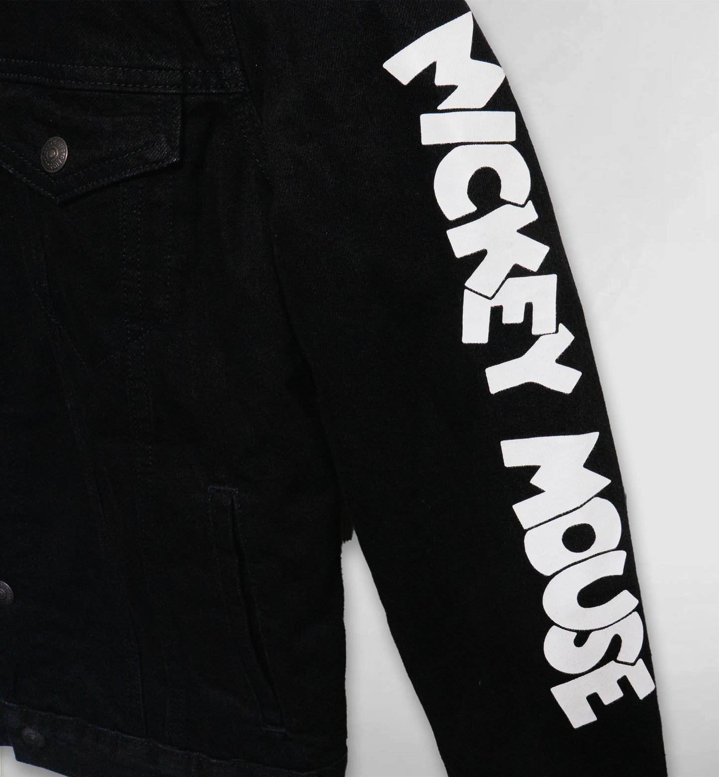 Levi's×Disney 黒デニムジャケット（未使用品） 3